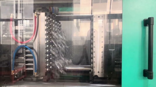 ระบบฉีดขึ้นรูปพรีฟอร์ม 320T สำหรับแม่พิมพ์พรีฟอร์ม 72 ช่อง น้ำหนัก 2621 กรัม 21 กรัม จาก Yawei Machinery